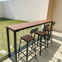 Outdoor-Hochbar-Tischset mit WPC-Holz-Kunststoff-Tischplatte und schwarzem Metallrahmen in Thekenhöhe für Terrasse, Garten, Balkon, Resort und Café