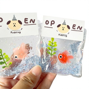 Petit Livre <span class=keywords><strong>Rouge</strong></span> Petit <span class=keywords><strong>Poisson</strong></span> <span class=keywords><strong>Rouge</strong></span> Sac à Presser en PVC Jouet de Décompression à Rebond Lent Super Doux Sensation Aquatique Bulle à Éclater Musique à Presser - Product Image 1