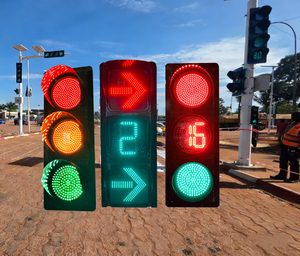 Feux de signalisation routière à LED clignotants Crossroads 300 mm, 3 sections, rouge, vert, jaune, 12-24 V CC - Product Image 1