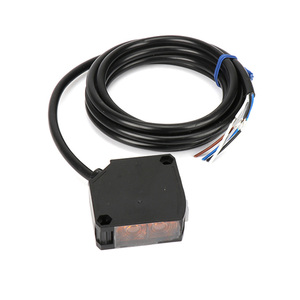 Capteur à faisceau traversant E3JK-TR12-C avec sortie relais pour applications de systèmes de convoyage - Product Image 3