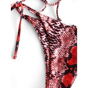 Traje de Baño Sexy con Estampado de Serpiente en Tela Impresa Digitalmente, Bikini Amarillo con Tiras para Mujer - Product Image 3