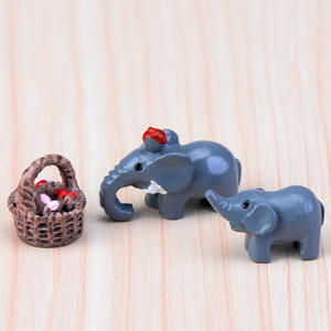 Ensemble de <span class=keywords><strong>trois</strong></span> figurines de chiots et de porcelets de <span class=keywords><strong>dessin</strong></span> <span class=keywords><strong>animé</strong></span>, micro-paysage, petites décorations, artisanat en résine - Product Image 4