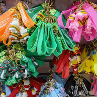 Vente en gros de porte-clés en PVC mignons de dessins animés d'anime, pendentif pour clé de voiture, accessoires pour sac, cadeaux, porte-clés 3D en PVC