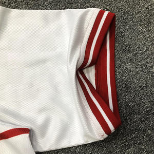 Camiseta de Fútbol Clásica Personalizada al por Mayor, Cuello en V, Manga Corta, Transpirable, con Diseño en Blanco para Usar en Verano - Product Image 3