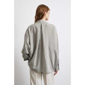 Camisa a Rayas con Mangas Murciélago para Mujer, Estilo Boyfriend en Popelina Caqui, Diseño Asimétrico, para Uso Diario - Product Image 1