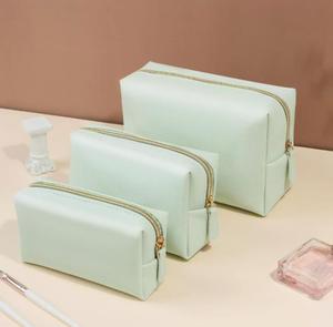 Sac de toilette portable résistant à l'eau en cuir PU avec logo personnalisé, petite pochette cosmétique à fermeture éclair pour femmes et filles - Product Image 5