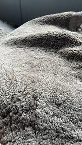 Poltrona da Salotto di Design Nordico Little <span class=keywords><strong>Petra</strong></span> con Gambe in Legno, Poltrona Sherpa in Pelle di Pecora - Product Image 4