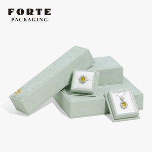 Caja de Joyería de Cuero PU con Logotipo Personalizado Forté para Guardar Collares, Anillos y Colgantes, Empaque Premium - Product Image 5