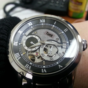 Мужские автоматические часы 96A135 с прозрачным корпусом, корпус из нержавеющей стали, кожаный ремешок, спортивный стиль, механический автоматический механизм, минеральное стекло - Product Image 6