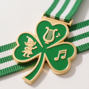 Huy chương lễ hội thiết kế Shamrock xanh ngày Thánh Patrick tùy chỉnh, chất lượng cao cấp, mạ vàng, in UV, men mềm - Product Image 2