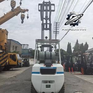 Chariot élévateur TCM FD30T3 3 tonnes, chariot élévateur d'occasion, Japon, moteur Isuzu C240, machine d'occasion, chariot élévateur à essence, 4500 mm, 3000 kg - Product Image 2