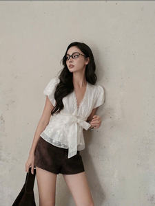 Conjunto de Top de Manga Corta con Cuello en V y Lazo en la Cintura para Mujer, con Shorts, Diseño Sólido, Mezcla de Algodón y Lino, Corte Regular, Transpirable - Product Image 2