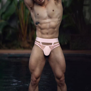 Slip sexy a tre pezzi con tasche sportive a mezza custodia, che valorizzano l'underwear maschile a vita bassa. - Product Image 4