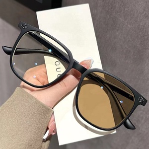 <span class=keywords><strong>Lunette</strong></span> photochromique anti lumière bleue rectangle mate transparente grise <span class=keywords><strong>lunette</strong></span> photochromique anti reflet homme lunettes à changement de couleur - Product Image 5