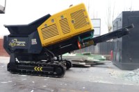 Déchiqueteur compact et puissant sur chenilles avec composants de roulement essentiels pour le traitement de l'aluminium, la démolition sur site et le recyclage des ferrailles métalliques