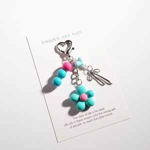 Porte-clés en résine avec fleurs et perles, fermoir mousqueton en forme de cœur, mini breloque nœud métallique, pendentif perle cœur couleur pastel - Product Image 6