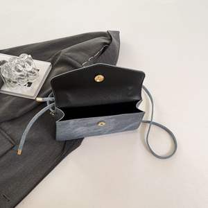 Nuevo Bolso Cuadrado Pequeño Minimalista Retro de Moda Otoñal para Mujer, Bolso de Mano Casual, Color Sólido, PU, Poliéster, 1-3L - Product Image 3