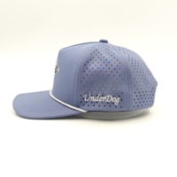 Casquette de baseball ajustable en polyester blanc avec logo brodé léopard, design personnalisé, tendance, 5 panneaux, sportive, perforations découpées au laser, certifiée BSCI, vente en gros