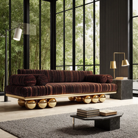 Canapé en tissu de luxe italien, design moderne, structure en acier inoxydable, trois places, mobilier pour salon de villa et projets de manoir
