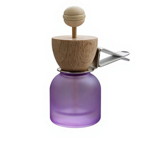 Flacon vide de parfum pour grille d'aération de voiture, 8 ml, style nordique créatif, en verre dépoli mat, avec clip d'aromathérapie - Product Image 1
