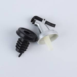 Finitura cromata di Plastica Beccuccio Versatore per Olio Liquore Bottiglie di Vino - Product Image 5