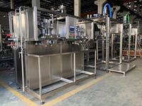Remplisseur liquide de machine de remplissage de sac d'huile de jus de lait dans la boîte/remplisseur automatique de machine de remplissage de bavoir