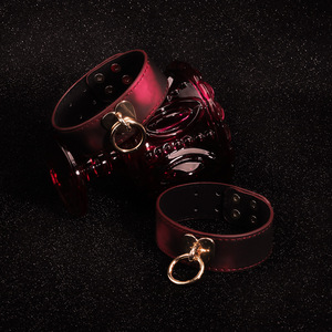 Ensemble de cinq pièces d'accessoires érotiques pour couples : fouet en cuir, menottes pour mains et pieds, attaches SM, ensemble à changement de couleur pour <span class=keywords><strong>adultes</strong></span> - Product Image 4