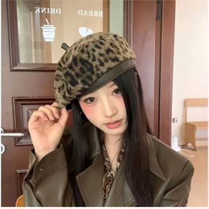 หมวกเบเร่ต์ลายเสือดาวสำหรับผู้หญิงแฟชั่นฤดูหนาว - Product Image 3