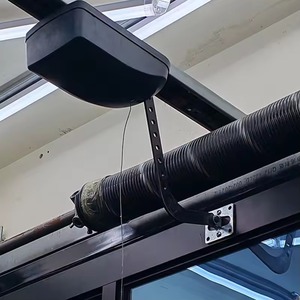 Porte de <span class=keywords><strong>garage</strong></span> sectionnelle résidentielle moderne en aluminium noir avec isolation acoustique, commande automatique, coulissante verticalement, <span class=keywords><strong>prix</strong></span> bas - Product Image 5