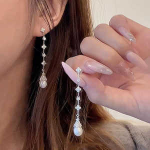 Boucles d'oreilles longues à pampilles en perles pour femme, accessoire de beauté naturelle - Product Image 1