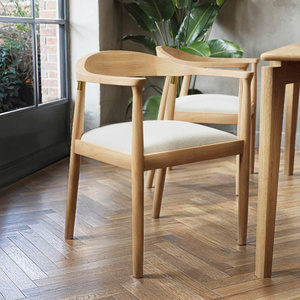 Sillón Generoso para Sala de Estar Diseñado para Ofrecer Asiento Cómodo, Soporte Equilibrado y Fácil Relajación en el Hogar - Product Image 4