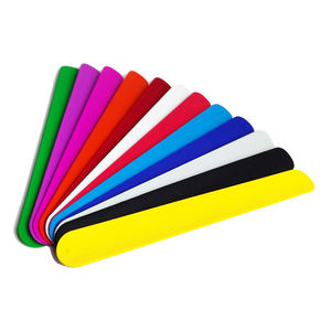 Bracelet à pression en silicone écologique, personnalisé avec logo, promotionnel, en gros, pas cher, imprimé sérigraphié, étanche et recyclé - Product Image 3
