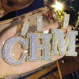 เครื่องประดับแฟชั่นฮิปฮอป จี้ตัวอักษรแบบกำหนดเองทรงบาแกตต์ TOP ICY ชุบทอง 18K ประดับเพชรแบบ Iced Out สร้อยคอชื่อสั่งทำได้ สำหรับผู้ชายและผู้หญิง - Product Image 3