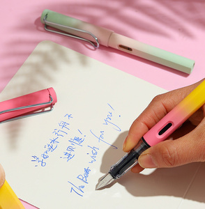 <span class=keywords><strong>Pluma</strong></span> de color degradado con punta electrónica de 0,5/0,38mm, EF-tip <span class=keywords><strong>pluma</strong></span> <span class=keywords><strong>estilográfica</strong></span> de tinta, bolígrafo de regalo de promoción de escritura de caligrafía - Product Image 3