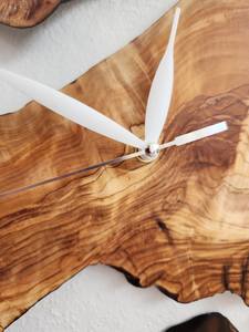 Reloj de Pared Moderno de Resina y Madera, Artesanía en Resina, Duradero, Hecho a Mano, Elegante, Funcional y Estilizado, Ideal para la Sala de Estar - Product Image 3