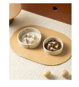 קערת האכלה איטית לחיות מחמד (חתולים וכלבים) מקרמיקה עם מעמד במבוק וטבעת סיליקון נגד החלקה, עם אפשרות להדפסת לוגו בהתאמה אישית, סיטונאי. - Product Image 2