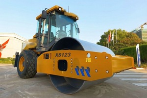 Rouleau compresseur vibrant à tambour unique XS123 de 12 tonnes pour la construction routière - Product Image 6