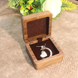 Thủ công mỹ nghệ Vòng cổ bằng gỗ hiển thị trường hợp Walnut vuông hộp đồ trang sức với Laser khắc logo - Product Image 6