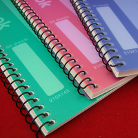 Carnet d'exercices manuel robuste et flexible CC2916 avec reliure spirale en plastique personnalisable