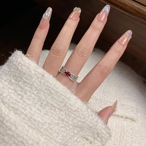 แหวนเงินแท้ S925 สไตล์ฝรั่งเศสย้อนยุค ประดับพลอยทับทิมสีเลือดนกพิราบ รูปทรงรวงข้าว ประดับเพชรเต็มวง ดีไซน์โบว์ หรูหราเบาๆ - Product Image 4