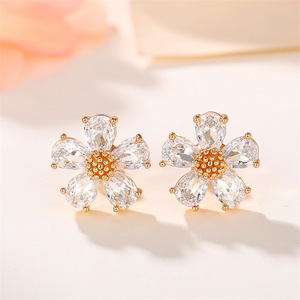 Orecchini a Perno con Graziose Margherite per Donne, Piccoli Accessori per Orecchie a Forma di Fiore per Uso Quotidiano - Product Image 2
