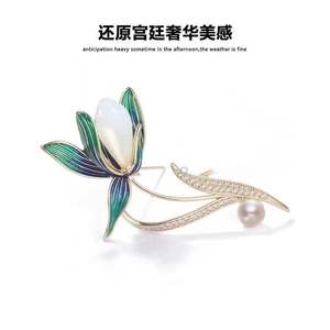 Yunlvマグノリアフラワーブローチ,ハイエンド,エレガント,フェミニン,シックなデザインセンスとパールCの軽い高級アクセサリー - Product Image 5