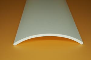 Poste Marcador de Bordes de Plástico PVC/UPVC Curvo para Uso en Exteriores, Duradero y Ecológico - Product Image 2