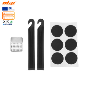 Kit de réparation de pneus de vélo avec 6 patchs, 2 leviers et une pièce de frottement pour la fixation des chambres à air des vélos de montagne et de route, accessoires d'outils - Product Image 1