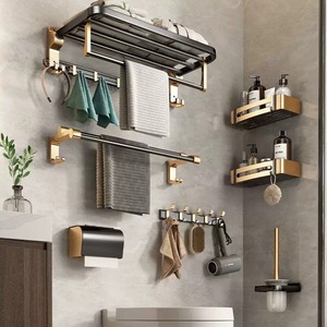 Juego de Accesorios de Baño Modernos de Pared en Negro y Dorado con <span class=keywords><strong>Toallero</strong></span> de Aluminio y Diseño Metálico Montado en la Pared - Product Image 1