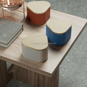 Pot à bougie en béton parfumé de 12oz en forme de triangle au design moderne, couvercle en <span class=keywords><strong>bois</strong></span> de luxe, décorations vides pour la maison, Noël, anniversaire et mariage - Product Image 5