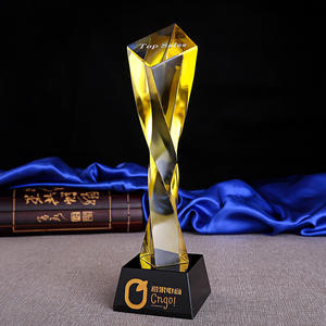 उत्सव के लिए सस्ती कीमत उच्च गुणवत्ता वाले रंगीन पुष्प कॉलम क्रिस्टल ट्रॉफी रचनात्मक कस्टम ट्विस्ट क्रिस्टल ट्रॉफी - Product Image 4