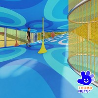 Aire de jeux extérieure multi-niveaux avec toboggan en tube spiralé, structure en maille colorée et poteaux argentés, équipement personnalisable