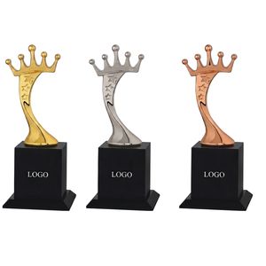 Trofeos premium diseñados con una apariencia elegante, ideales para premios de liderazgo y celebraciones de campeonatos. - Product Image 1