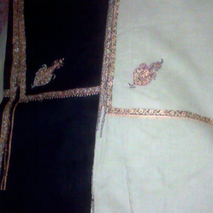 Châles légers en laine avec broderie véritable du Cachemire - Product Image 2